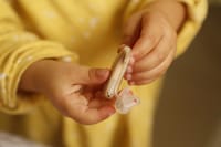 助眠保健食品的真相:你該選擇天然成分還是合成添加物?